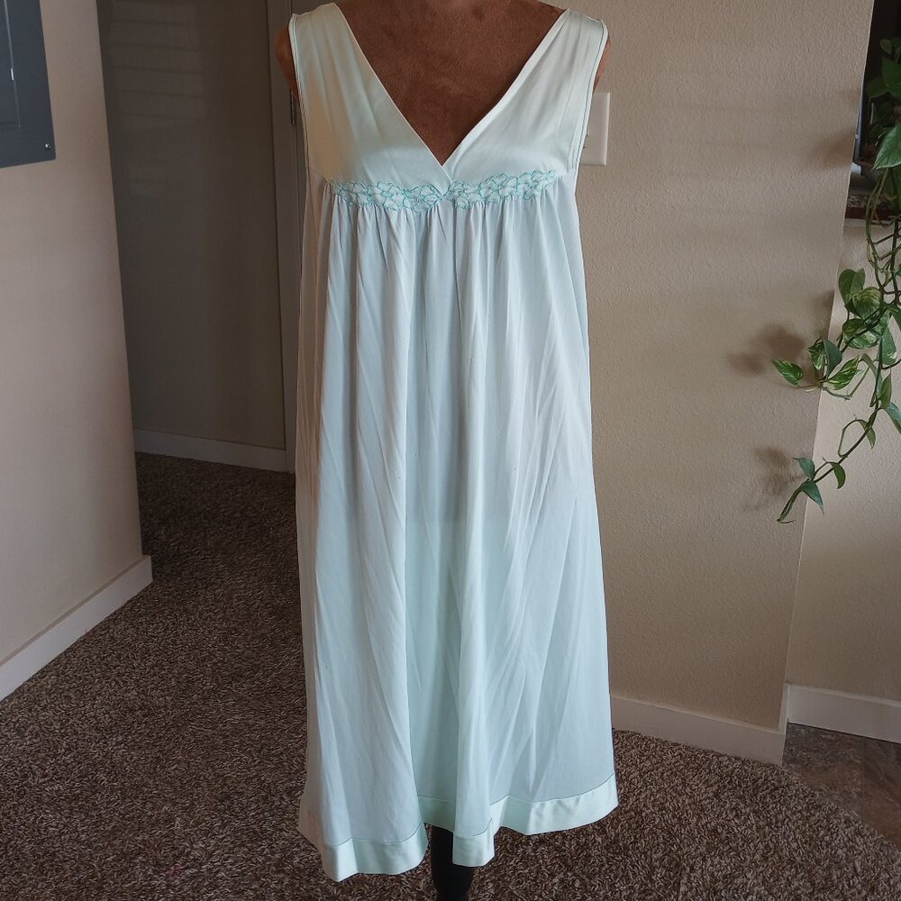 Vintage Vanity Fair Nylon Slip Dress Old Hollywood Boudoir Coquette Lingerie